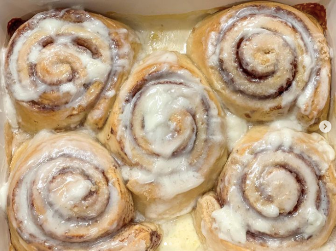 Jumbo Cinnamon Rolls (12 count)